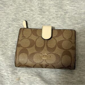 Coach Tan and Cream Signature Wallet